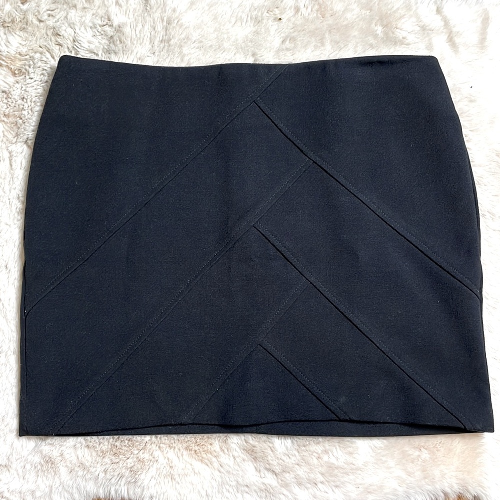 Forever 21 Black Mini with Geometric Design - Size Large